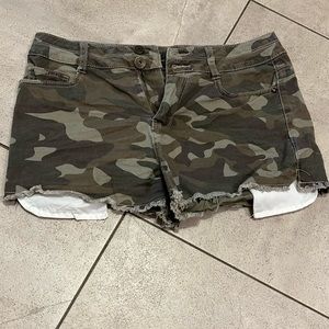 Camouflage print Short Shorts